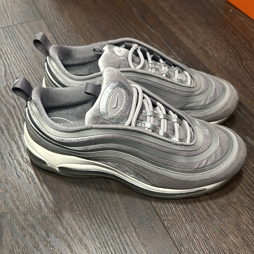 NIKE Women’s Air Max 97 Ultra 17 LX 'Gunsmoke' - Grey - Size 7.5 - Picture 4 of 8